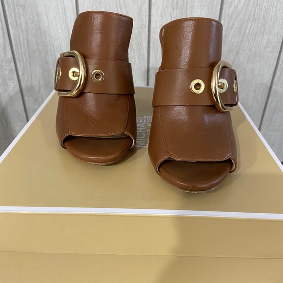 Shoes - Picture 2 of 6